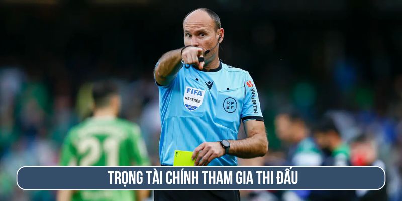 Trọng tài chính trong trận đấu bóng đá