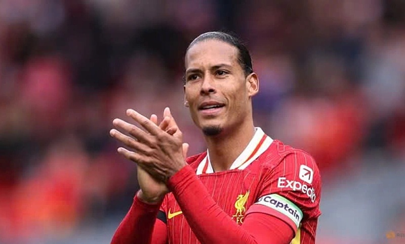 Virgil van Dijk (1m94, 33 tuổi) vẫn giữ vị trí trung vệ số 1