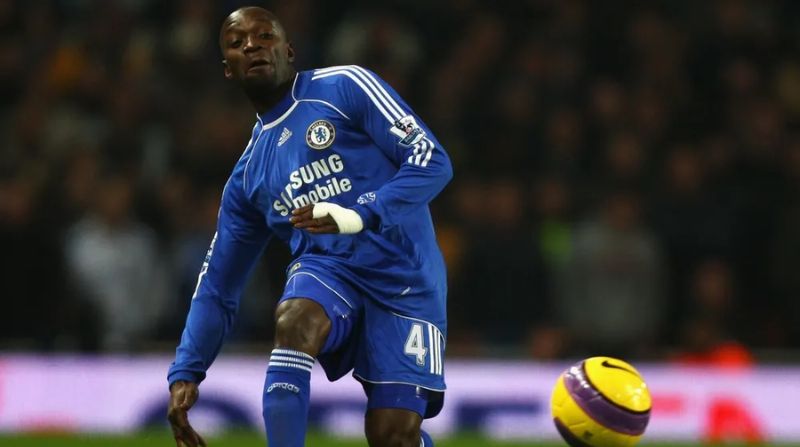 Claude Makélélé mang áo số 24 tại Real Madrid (2000–2003)